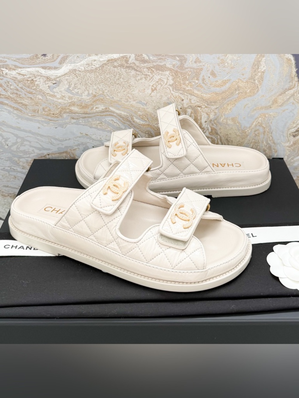 New! Chanel Dad CC Shiny Calfskin Pearl Quilted Slide Sandals - Picture 8 of 9